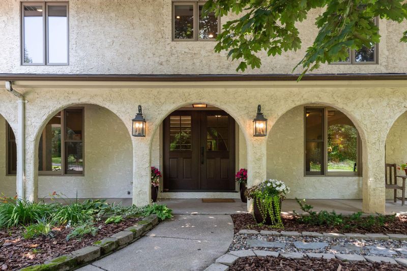15612 Willowood Dr, Minnetonka, MN 55345