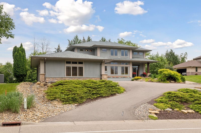 672 Sterling St S, Maplewood, MN 55119