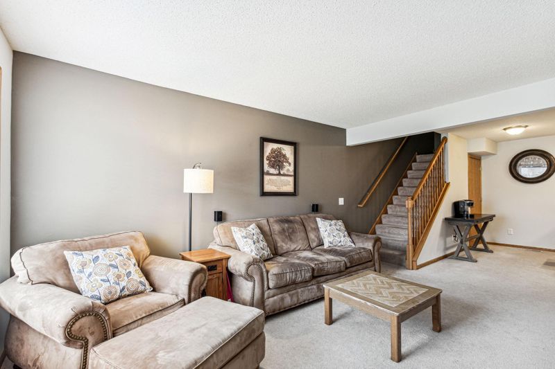 2339 Cascade Dr, Shakopee, MN 55379