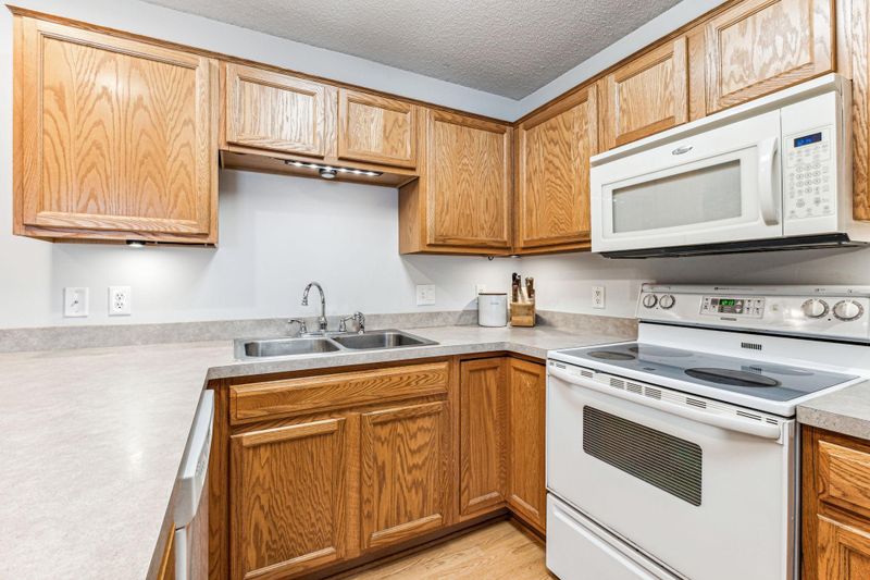 2339 Cascade Dr, Shakopee, MN 55379