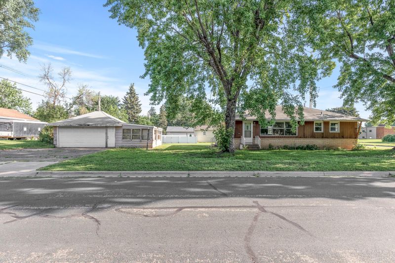 6001 Xerxes Ave N, Minneapolis, MN 55430