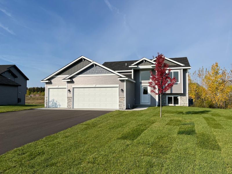 22953 Topaz St, Saint Augusta, MN 56301