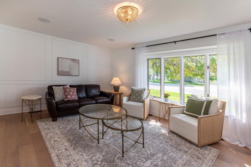 2285 Ocala Ct, Mendota Heights, MN 55120