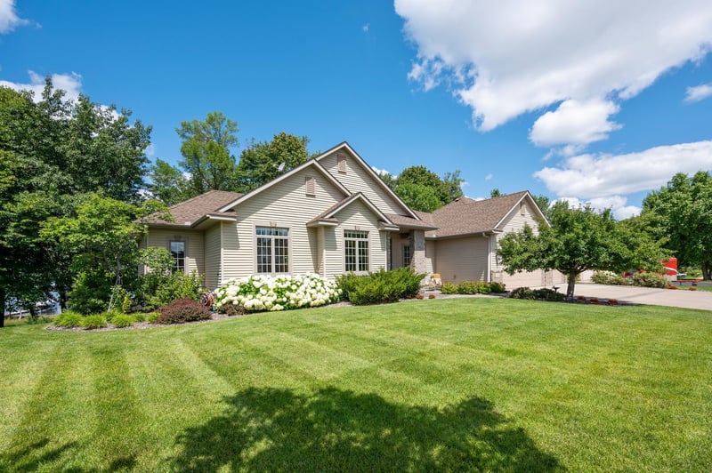 12736 Mentzer Trl, Lindstrom, MN 55045