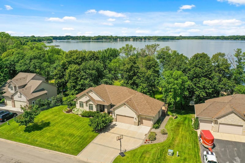12736 Mentzer Trl, Lindstrom, MN 55045