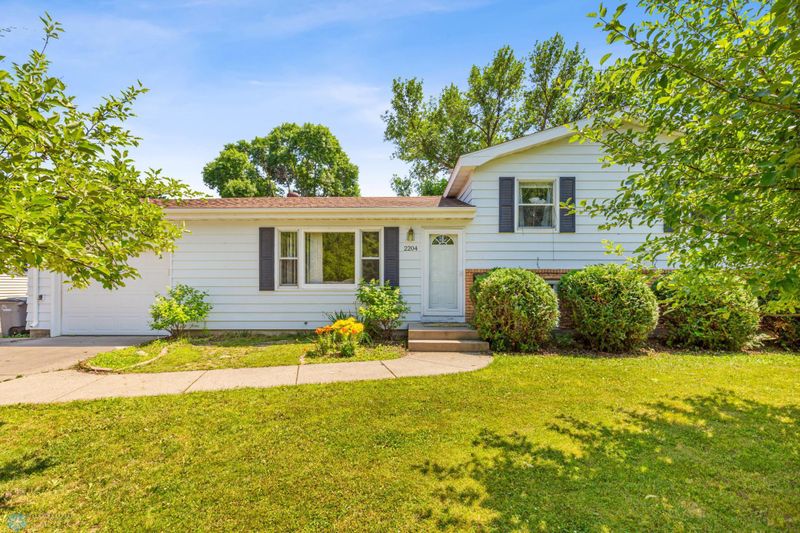 2204 17th St S, Moorhead, MN 56560