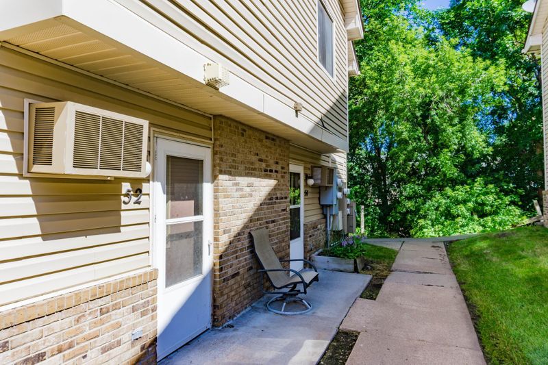 52 E 13th St, Waconia, MN 55387