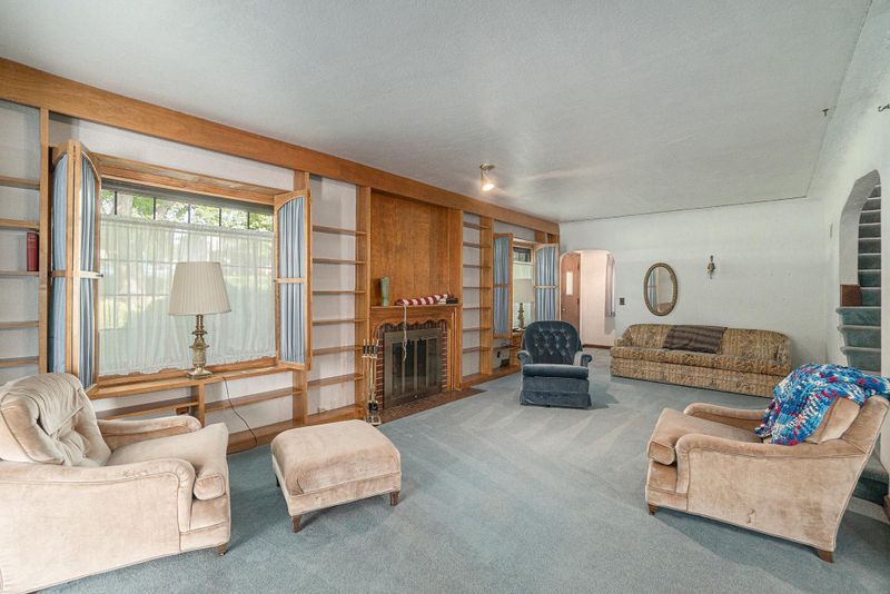 402 N Kniss Ave, Luverne, MN 56156