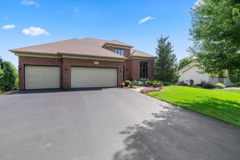 8281 Pondview Dr, Saint Bonifacius, MN 55375