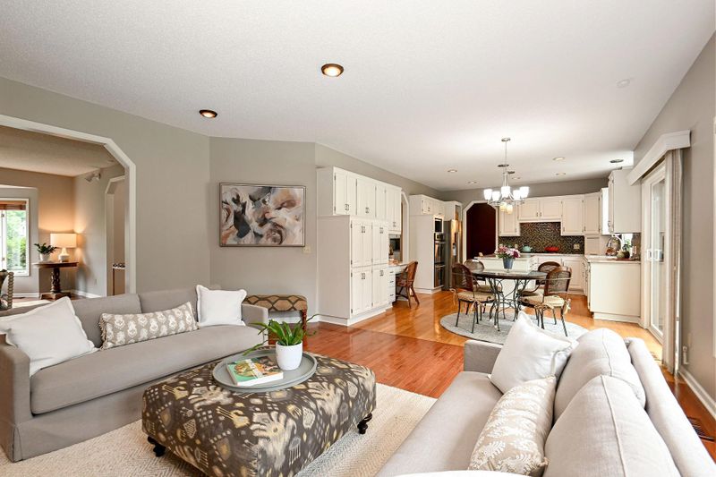 10371 Franlo Rd, Eden Prairie, MN 55347