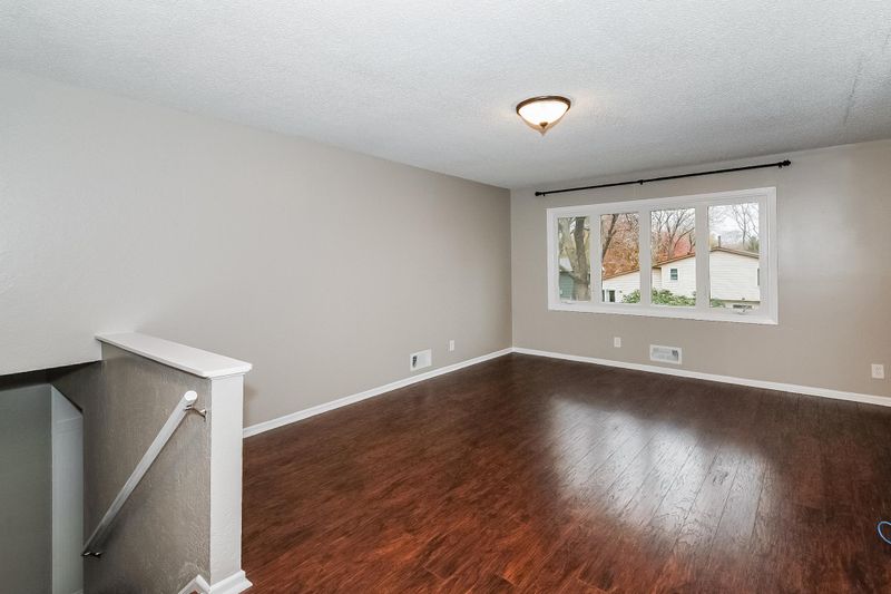 15709 Hayes Trl, Apple Valley, MN 55124