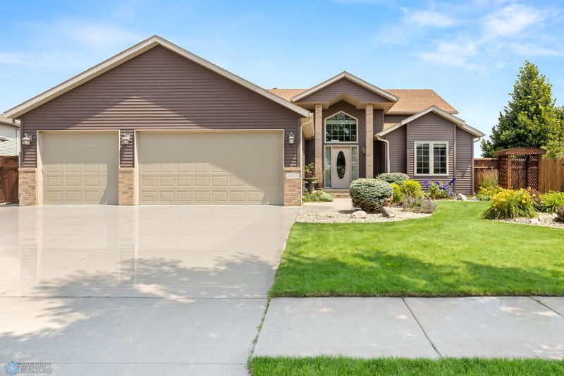 4100 10th St S, Moorhead, MN 56560