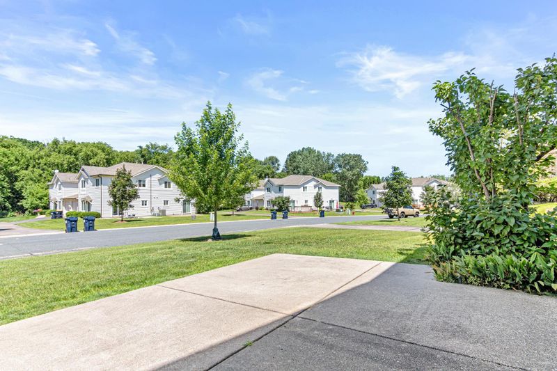 1526 Clemson Dr #A, Eagan, MN 55122