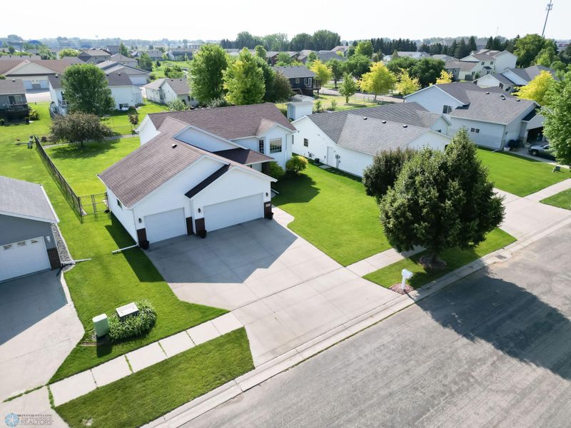 512 31st St N, Moorhead, MN 56560