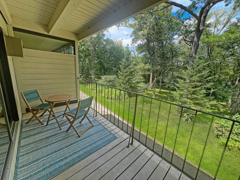 5607 Green Circle Dr #219, Minnetonka, MN 55343