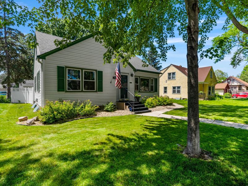 1301 Schletti St, Saint Paul, MN 55117