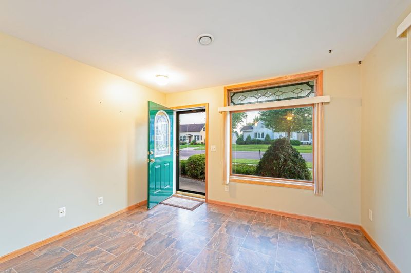314 E 10th St, Blue Earth, MN 56013