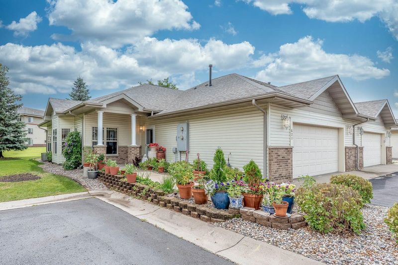 621 Dublin Ct, Mankato, MN 56001