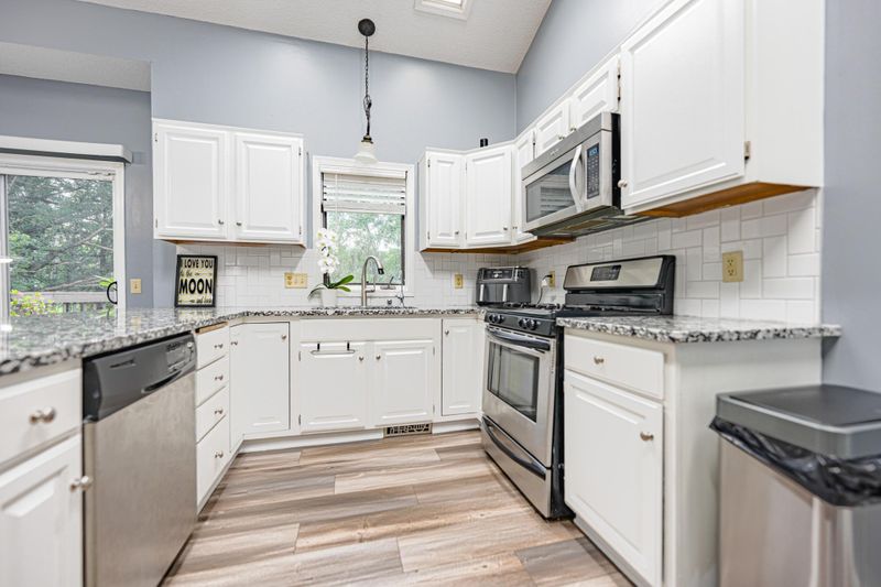 13022 Forest Glen Dr, Burnsville, MN 55337