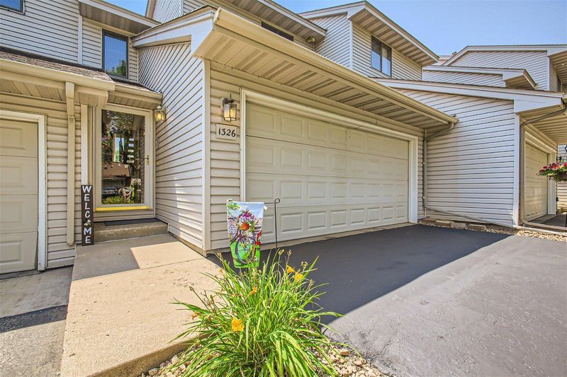 1326 Sunview Dr, Shoreview, MN 55126