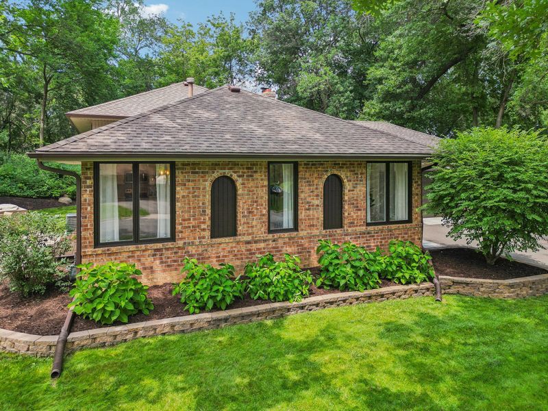 312 E 135th St, Burnsville, MN 55337