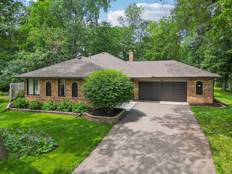 312 E 135th St, Burnsville, MN 55337