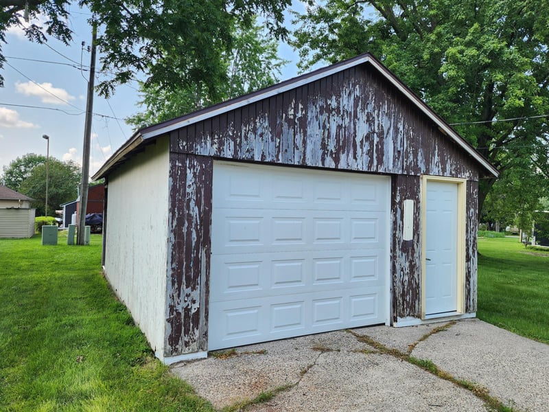 230 1st St NE, Plainview, MN 55964
