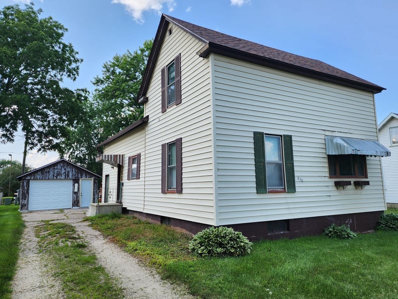 230 1st St NE, Plainview, MN 55964