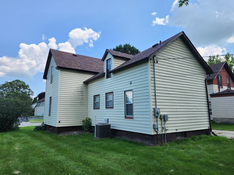 230 1st St NE, Plainview, MN 55964