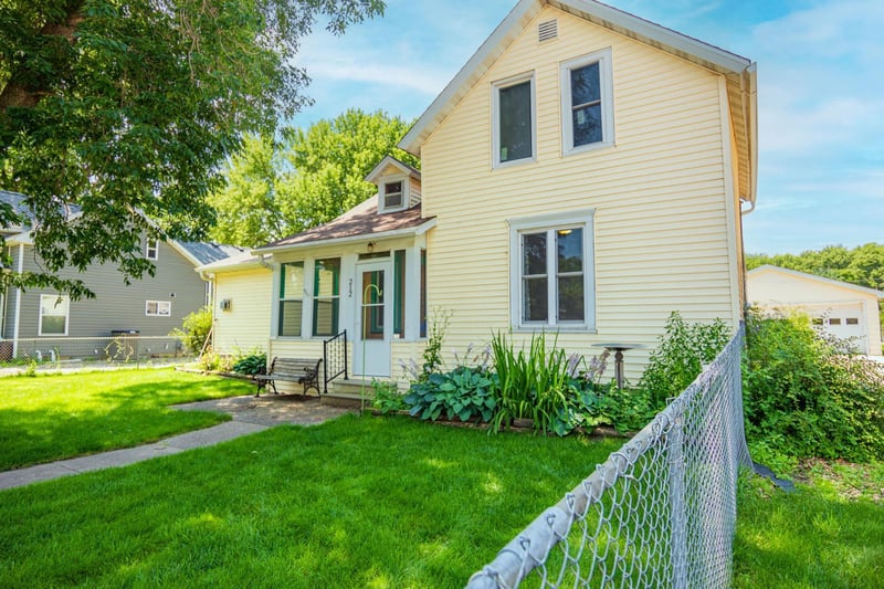 212 S Agency St, Eagle Lake, MN 56024