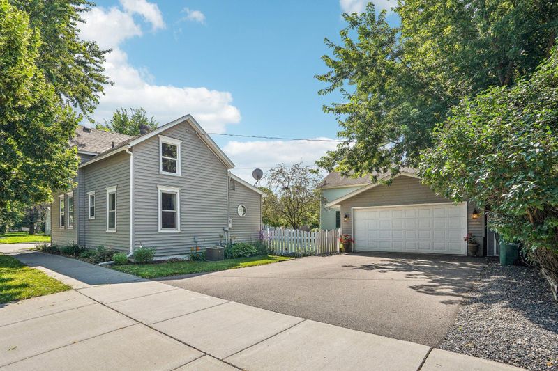 125 Oak St N, Chaska, MN 55318
