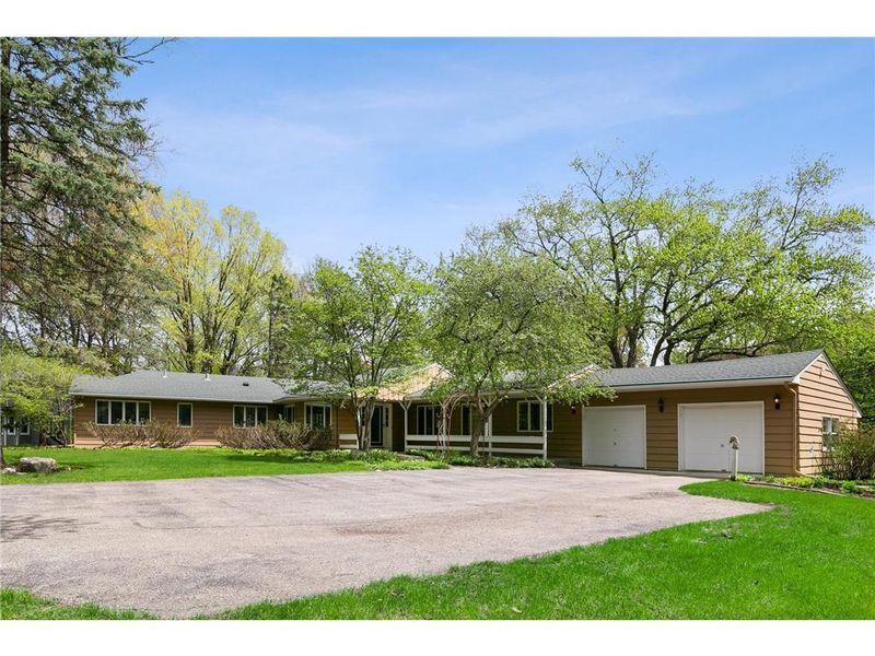 6315 Smithtown Rd, Excelsior, MN 55331