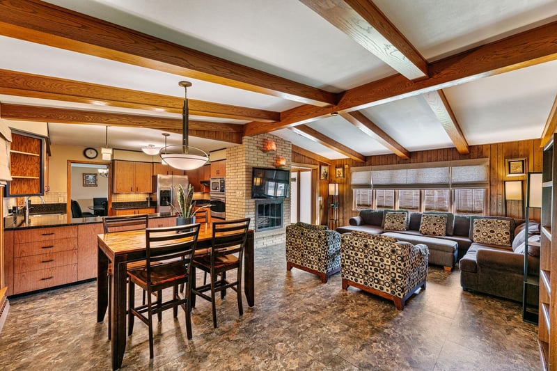 317 8th Ave SE, Osseo, MN 55369