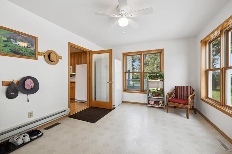 25500 Raven Rd, Belle Plaine, MN 56011