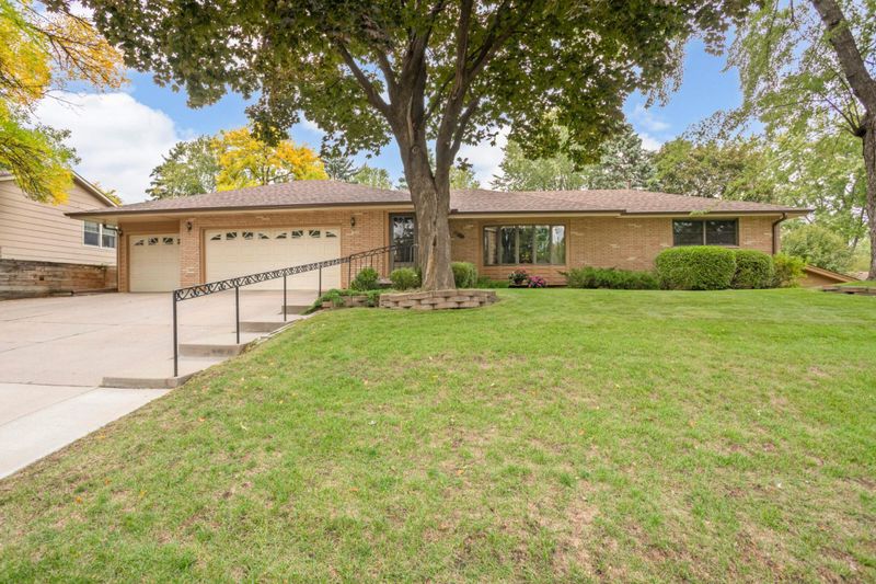 1896 13th St NW, New Brighton, MN 55112