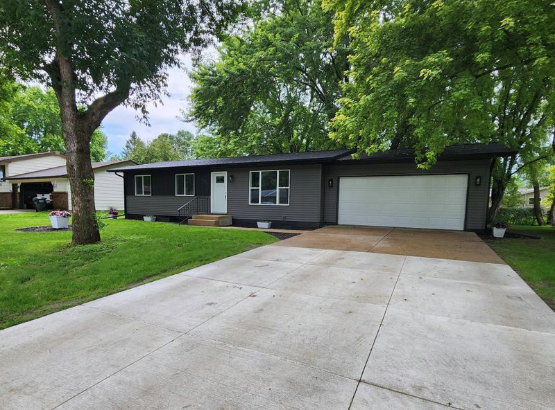 1012 Irene Ave SE, Willmar, MN 56201
