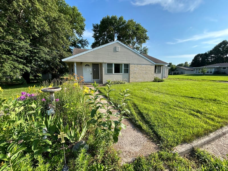 104 Lac Qui Parle Ave, Milan, MN 56262