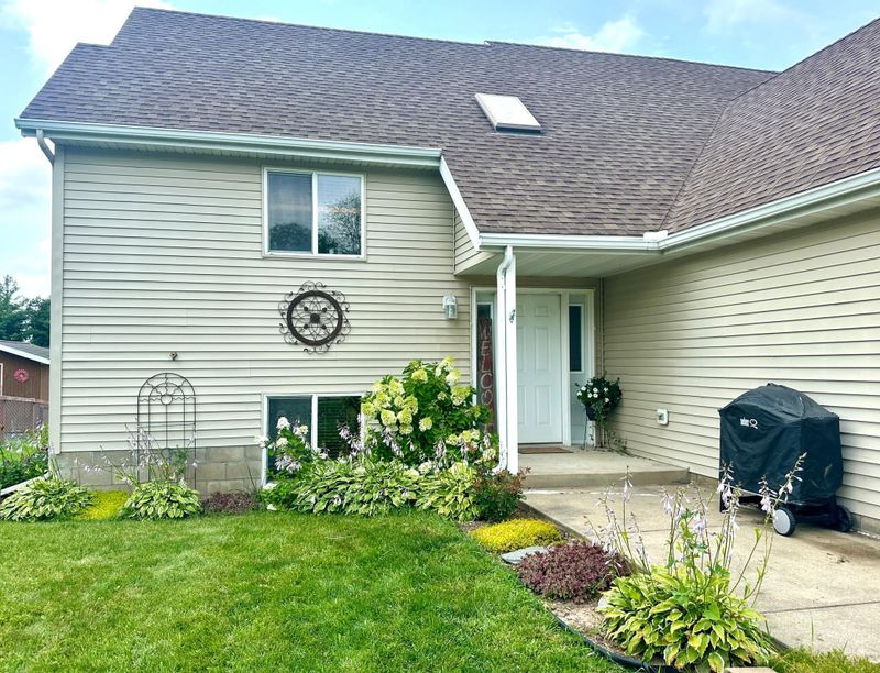 630 Jefferson Dr, Zumbrota, MN 55992