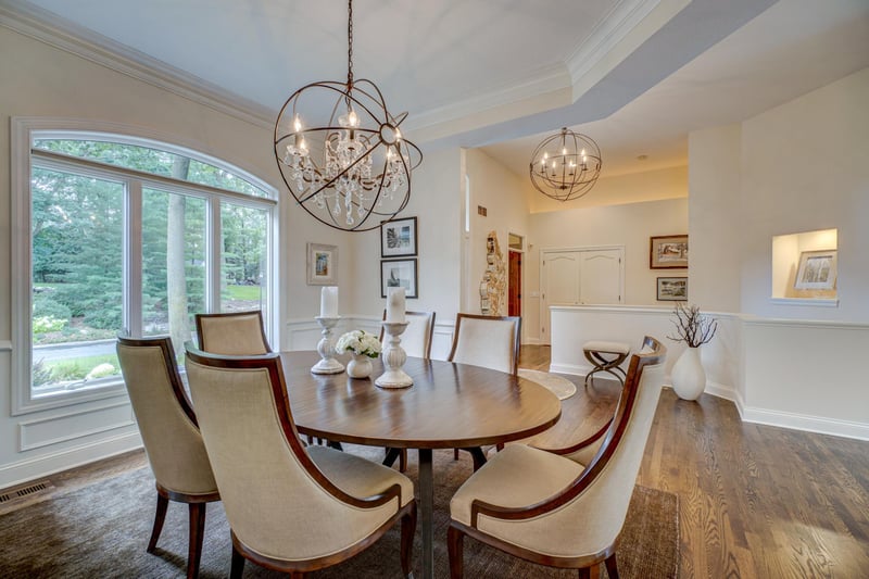 34 Forest Trl, Mahtomedi, MN 55115