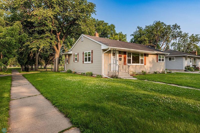 1321 14th St S, Moorhead, MN 56560