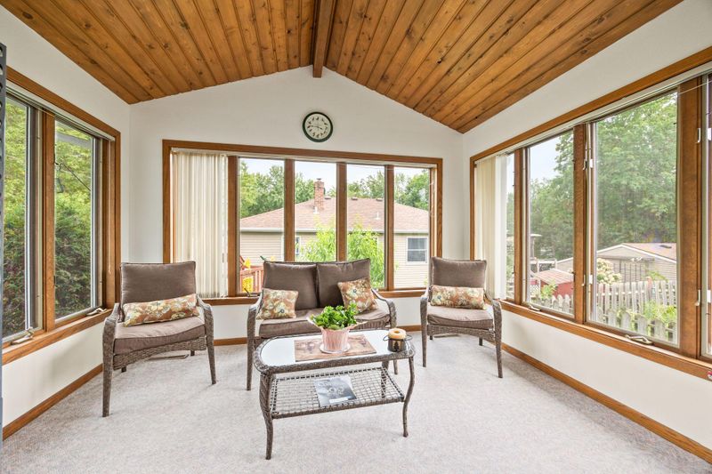 1700 Canary Ln, Mound, MN 55364