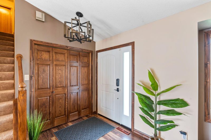 3803 Globe Flower Cir N, Minneapolis, MN 55443