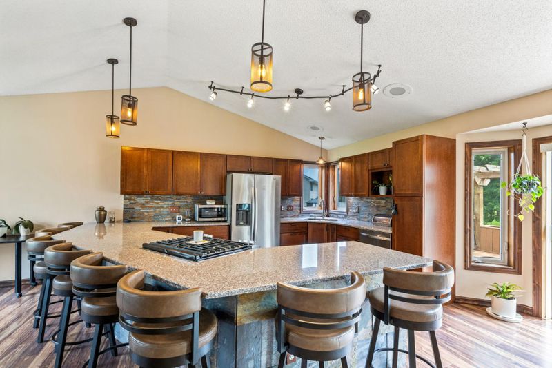 3803 Globe Flower Cir N, Minneapolis, MN 55443