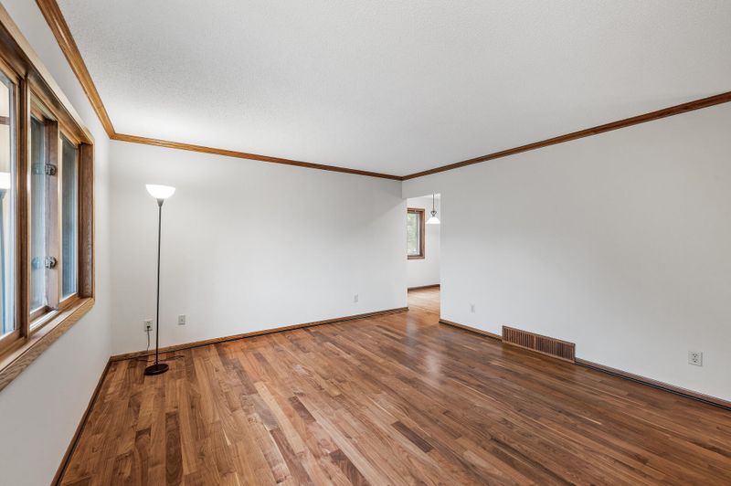 11809 NW Undercliff St NW, Minneapolis, MN 55433