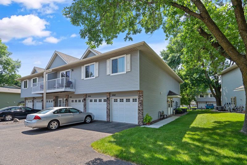 1048 Pond View Ct, Vadnais Heights, MN 55127