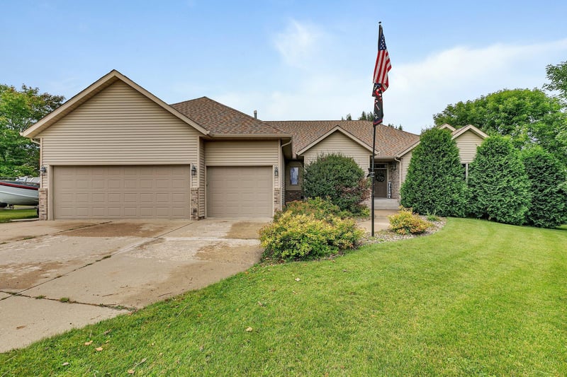 123 7th St NE, Melrose, MN 56352