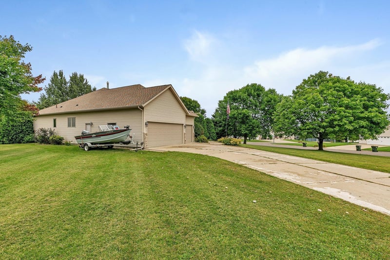 123 7th St NE, Melrose, MN 56352