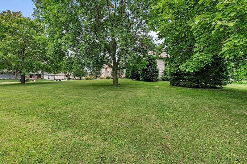 123 7th St NE, Melrose, MN 56352