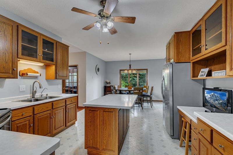 123 7th St NE, Melrose, MN 56352