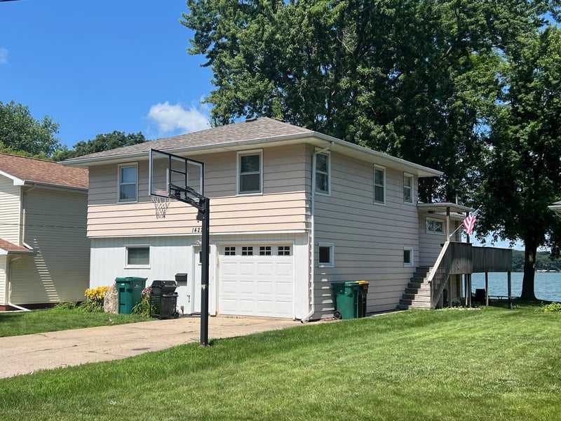 1422 Oak Beach Dr, Fairmont, MN 56031